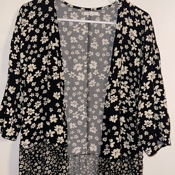 🌹Maurices Floral Kimono Cardigan - Picture 2 of 6